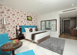 Minibar, coffres-forts dans les chambres, décoration personnalisée