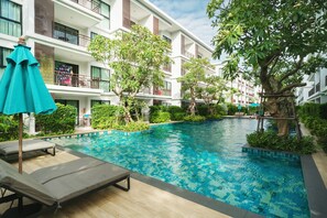 Outdoor pool - The Title Rawai By Favstay (Rawai)