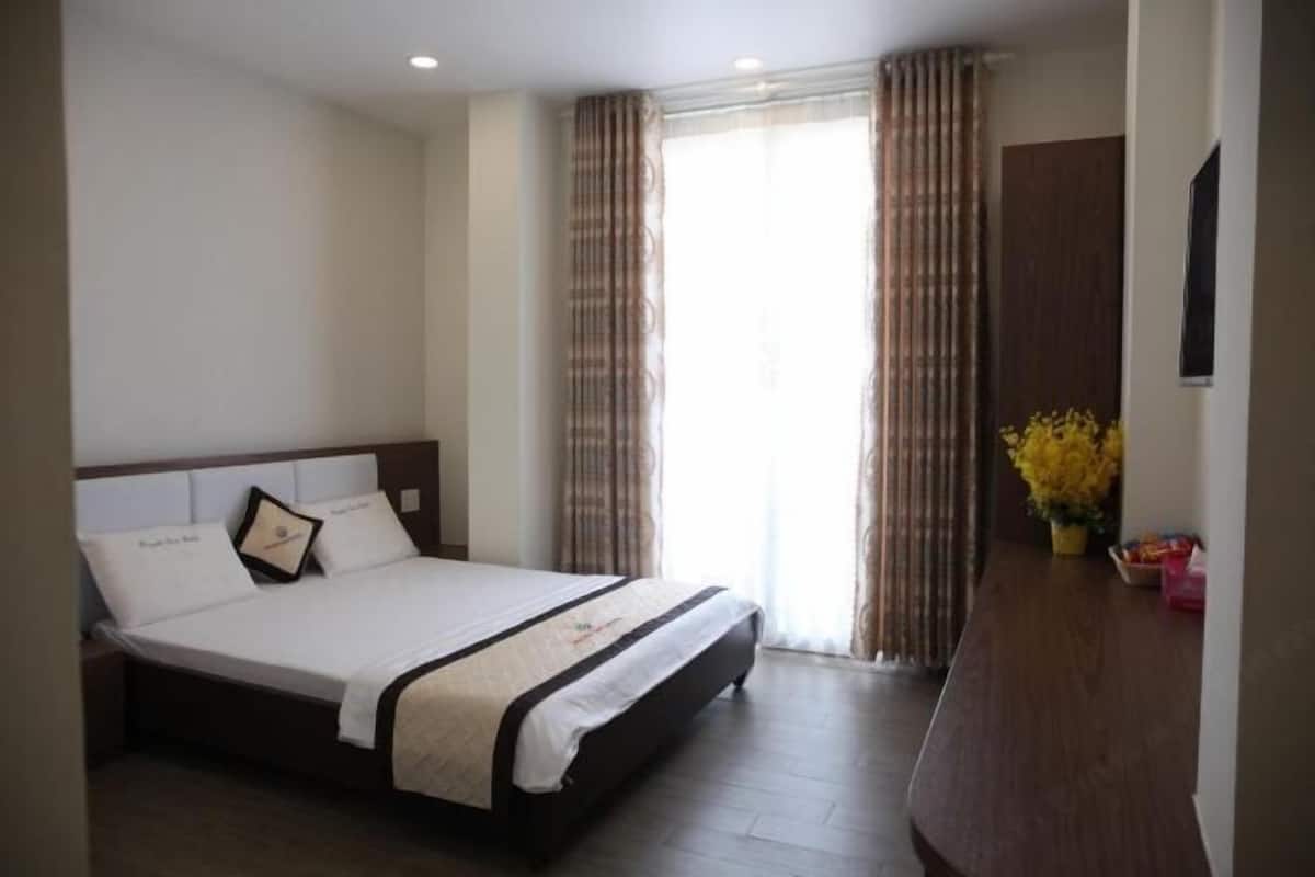 Premium bedding, memory foam beds, free minibar items