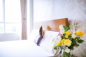 Deep soaking tub, hair dryer, bathrobes, slippers - Huynh Duc Hotel (Cao Lanh)
