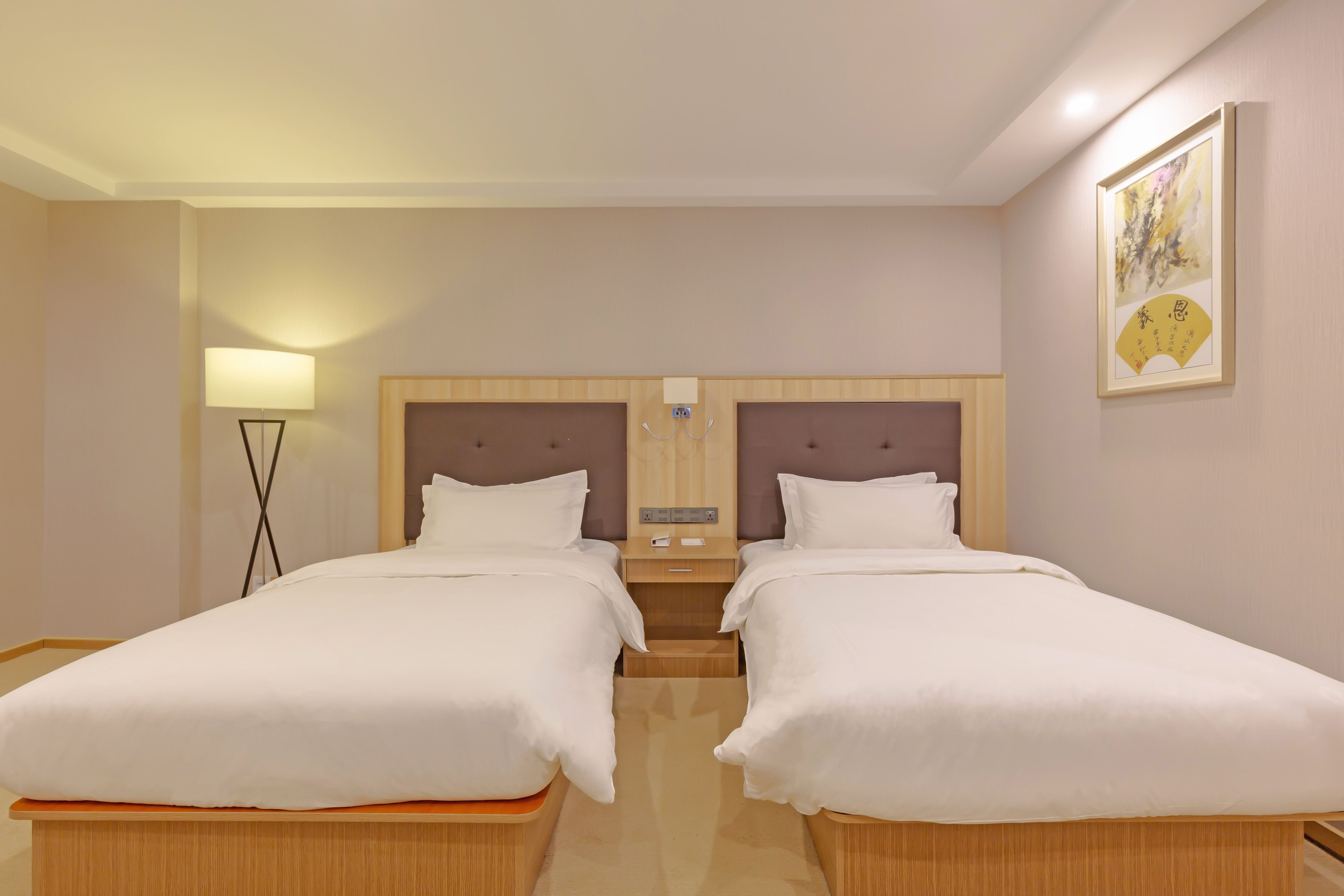 comfort twin room | 1 bedroom, premium bedding, minibar, desk