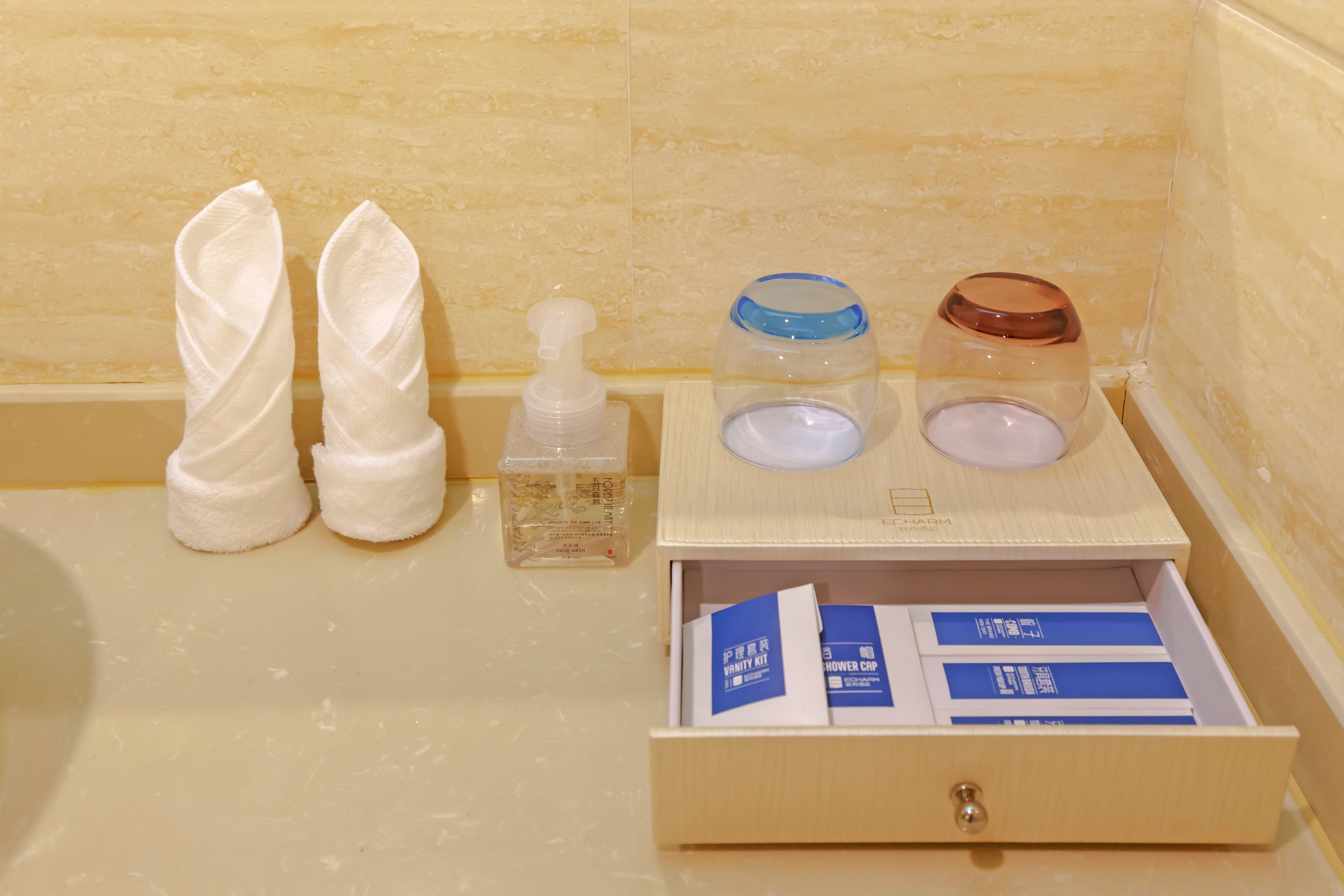 deluxe suite | bathroom | free toiletries, hair dryer, slippers, towels