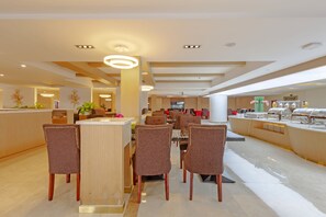 Breakfast, lunch and dinner served - Echarm Hotel Shanghai Hongqiao Airport (Shanghai)