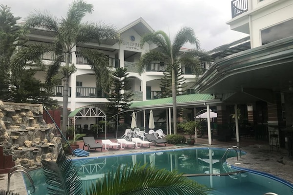 Kolam renang terbuka