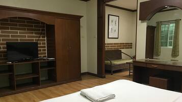 Minibar, in-room safe, desk, free WiFi