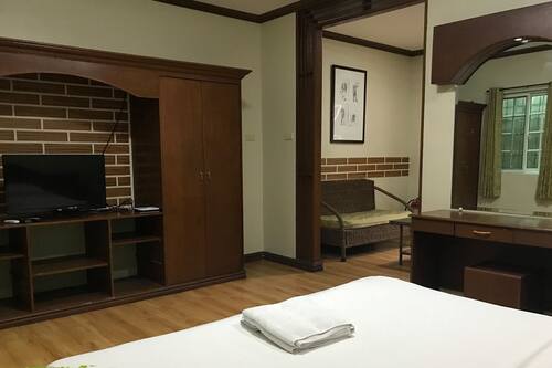Minibar, coffre-fort, bureau, accès au Wi-Fi (inclus)