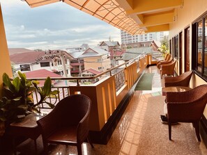 Superior Double Room | Living area | Flat-screen TV