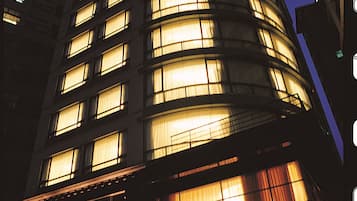 Fachada del alojamiento - Noche