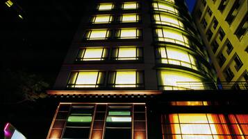 住宿正面 (夜晚)