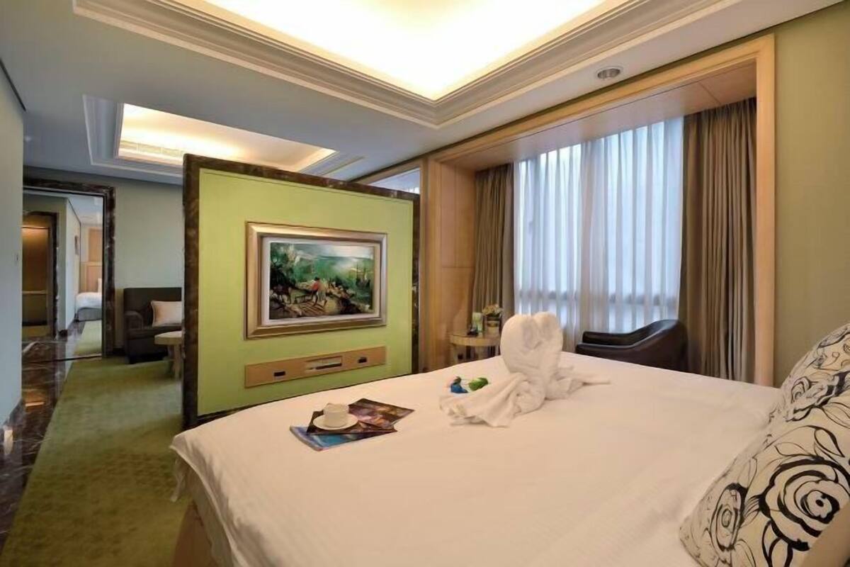 1 bedroom, minibar, in-room safe, desk