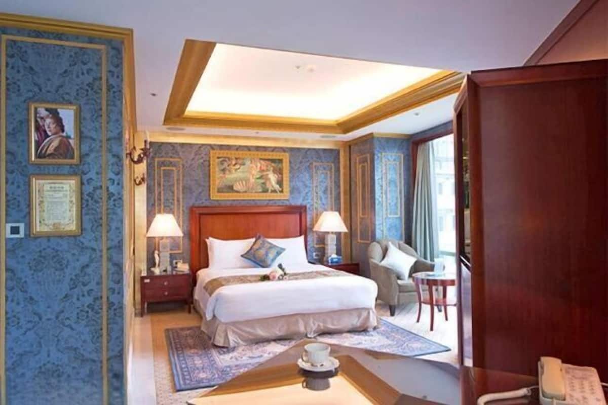 1 bedroom, minibar, in-room safe, desk