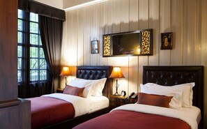 Junior Twin Room | Bar mini, peti besi dalam bilik, langsir/tirai gelap terus 