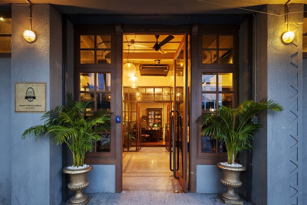 Pintu masuk hartanah