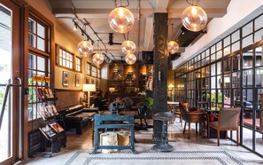 Lobby sitting area - Bangkok Publishing Residence - Adults Only (Bangkok)