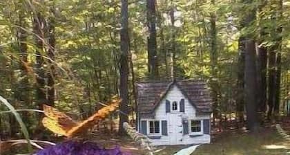 Kuten nähdään HGTV: n House Hunters & NY Times-Woodstock Cedar Mökki + Hot Tub