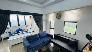 Studio with Lake View | Iron/ironing board, free WiFi