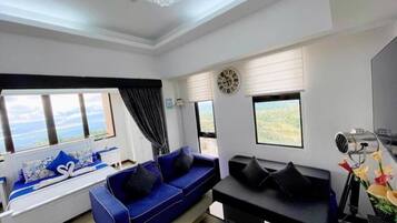 Studio with Lake View | Iron/ironing board, free WiFi