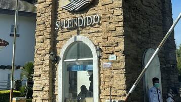 A stone building with a sign that reads "Splendid."