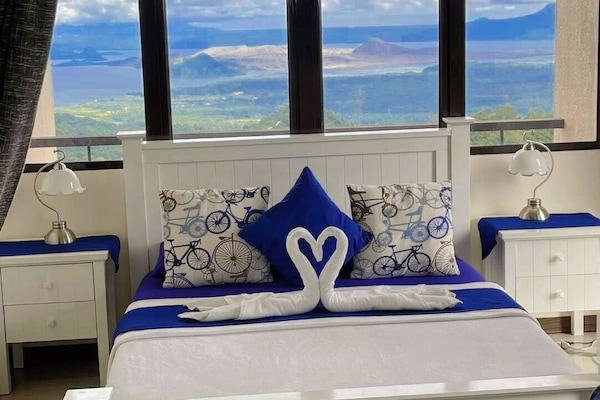 Studio with Lake View | Iron/ironing board, free WiFi