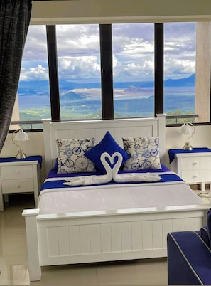 Studio with Lake View | Iron/ironing board, free WiFi - Splendido Tower 2 Ann's Unit  (Laurel)