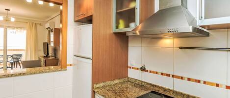 Cocina, Mostrador, Electrodoméstico, Diseño De Interiores, Piso, Madera, Aparato De Cocina, Suelo, Gabinetes, Techo