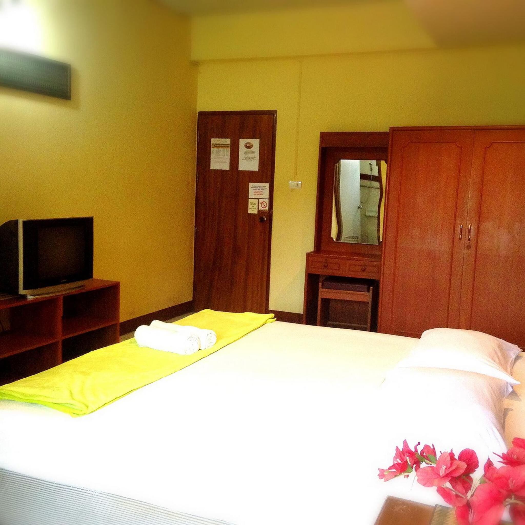 in-room safe, free wifi