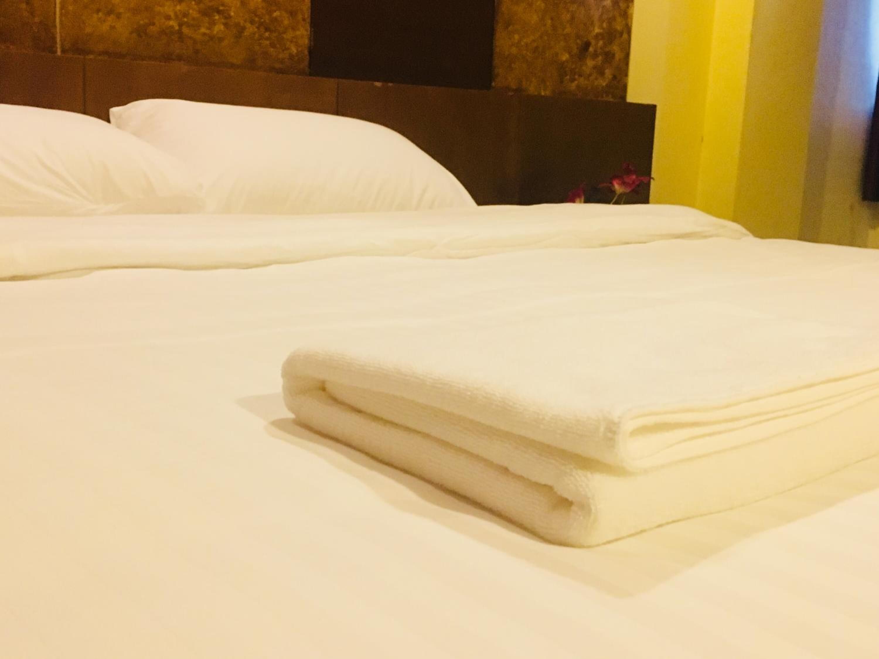 in-room safe, free wifi