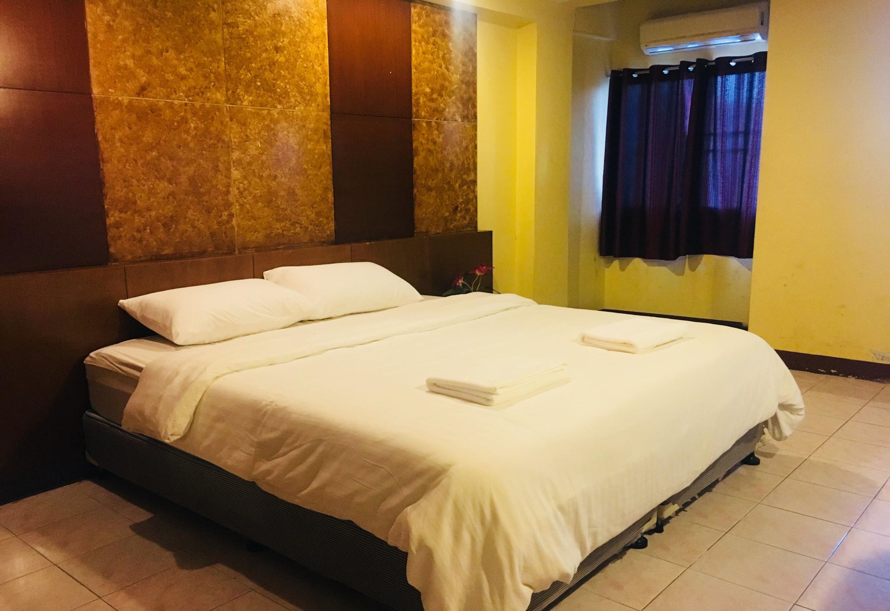standard room with air conditioned | in-room safe, free wifi