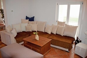 Unclassified image, 2 of 13, button