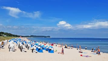Una spiaggia nelle vicinanze