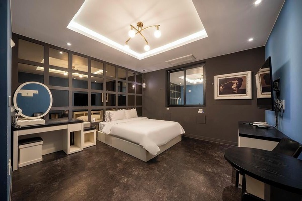 Ropa de cama de alta calidad y cortinas blackout