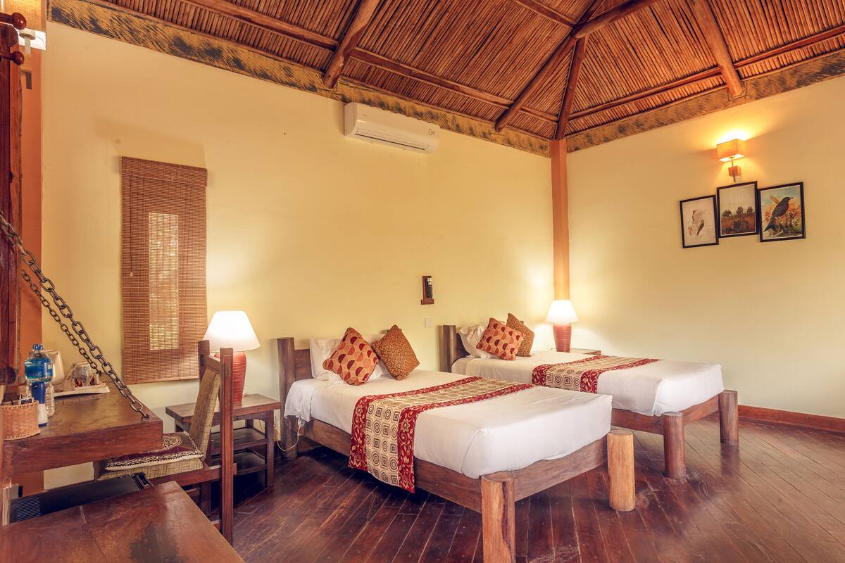 Premium bedding, down duvets, minibar, in-room safe