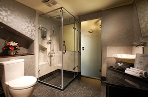 Shower, rainfall showerhead, hair dryer, towels - Ximen Airline Hotel (Taipei)