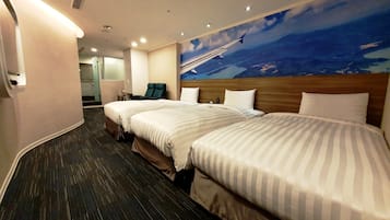 华丽三人房, 塔楼 | 羽绒被、客房内保险箱、办公桌、遮光窗帘