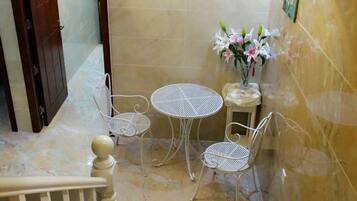 Deluxe-Villa | Wohnbereich | Fernseher