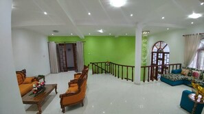 Deluxe Double Room | Living area