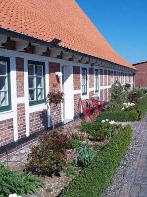 Unclassified image, 3 of 21, button