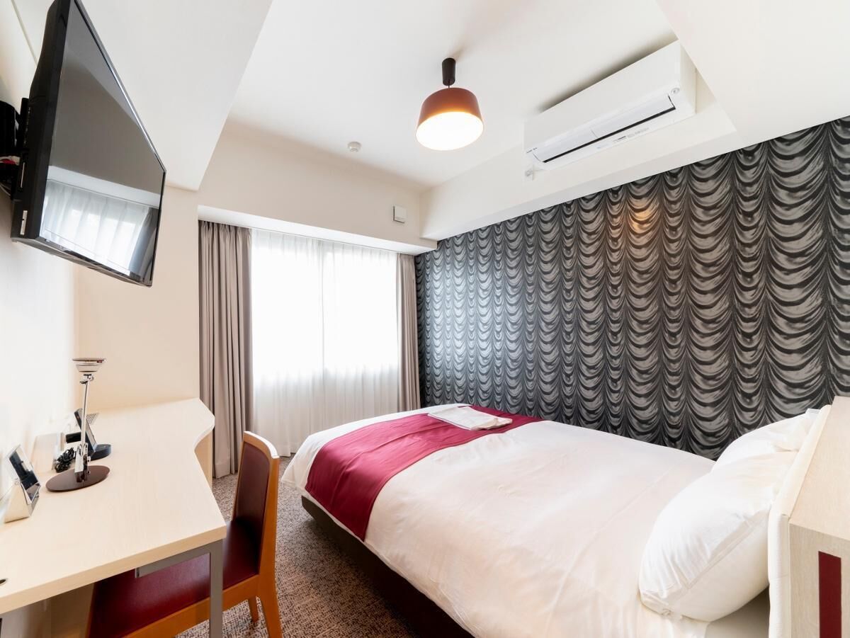 In-room safe, soundproofing, free WiFi, bed sheets