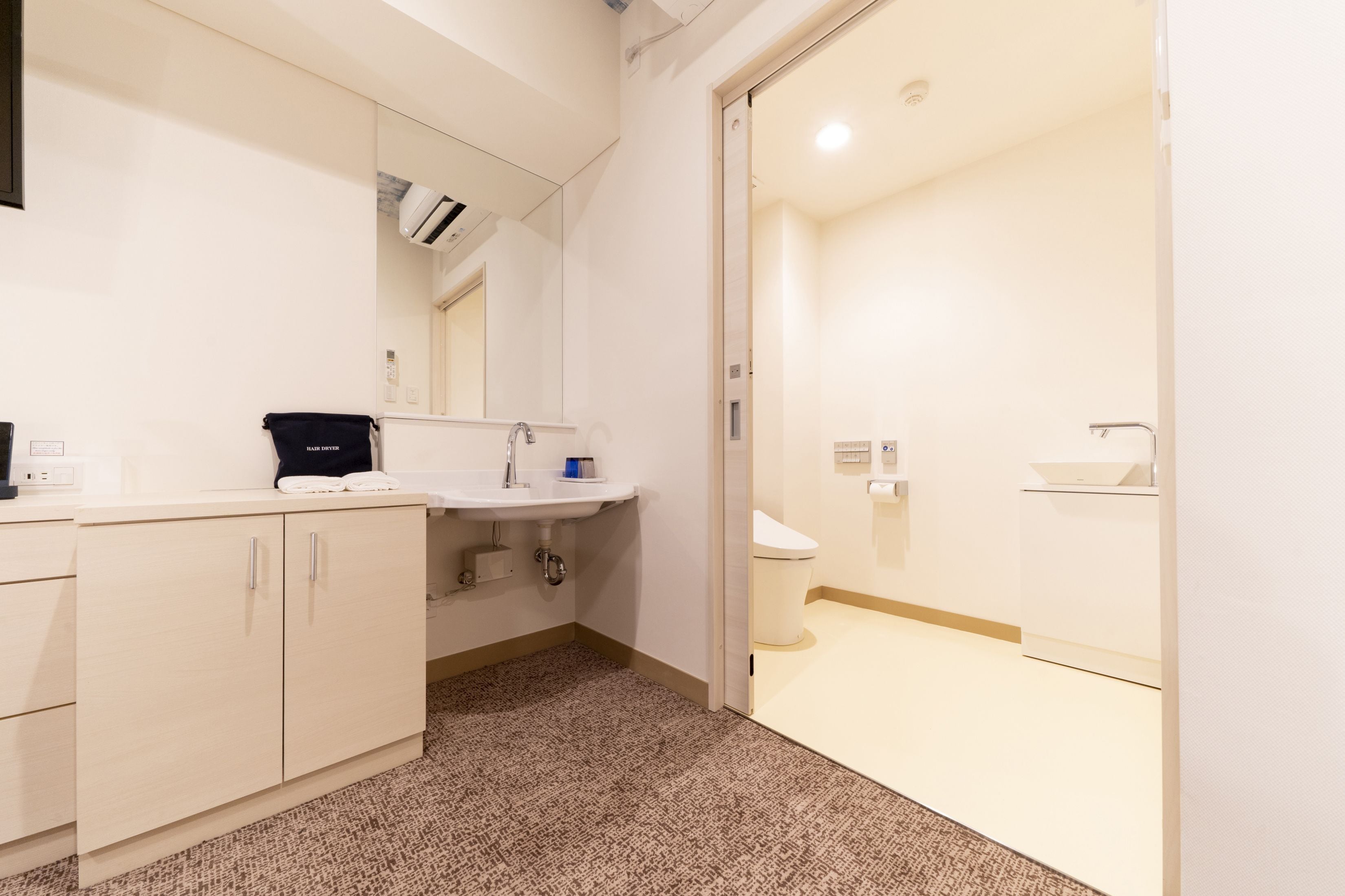 room, non smoking | in-room safe, soundproofing, free wifi, bed sheets