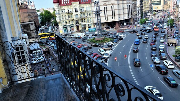 A busy urban street with multiple lanes of traffic and a variety of vehicles. - Kyiv City Center (Kyiv)