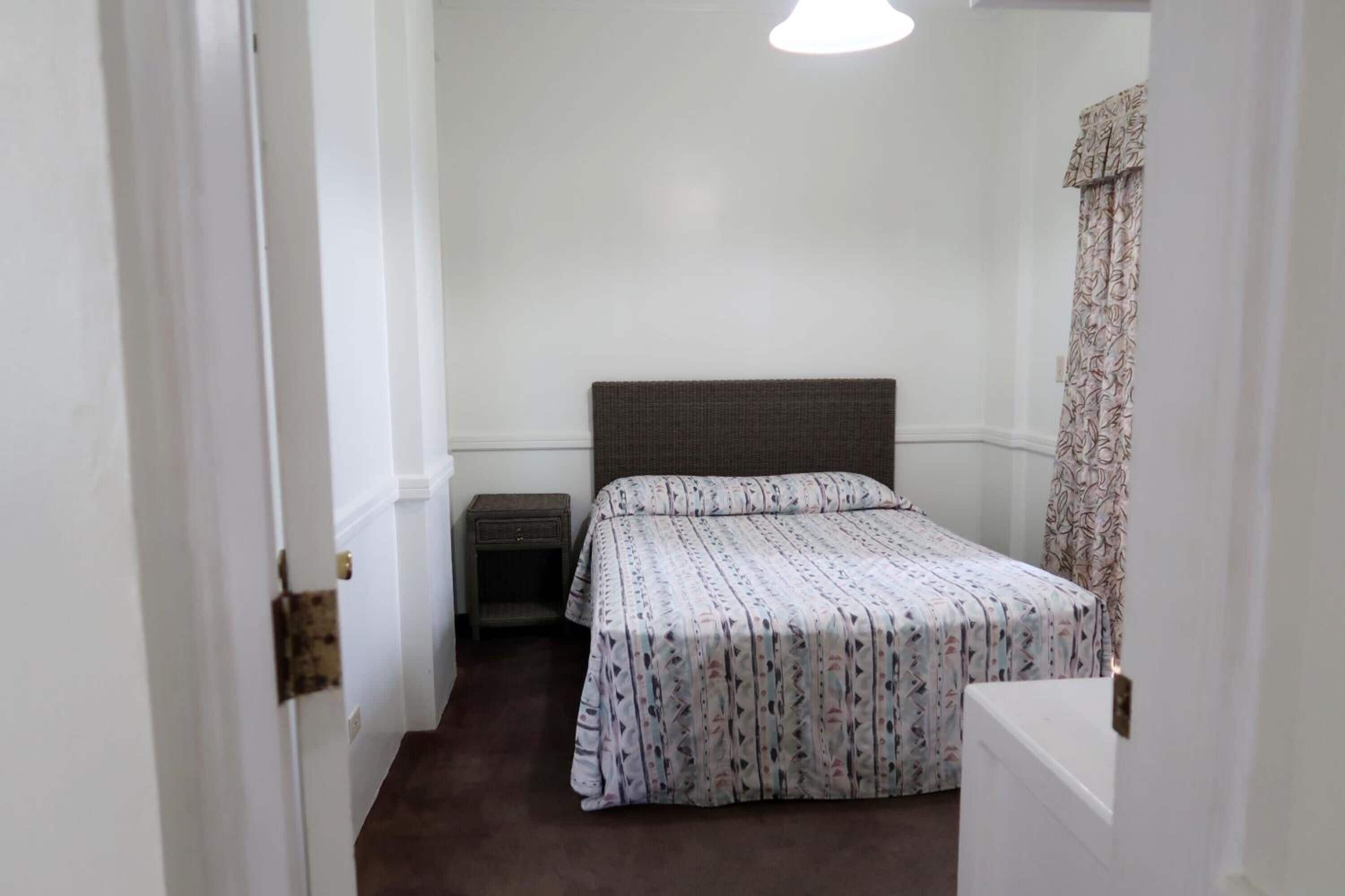 desk, iron/ironing board, free wifi