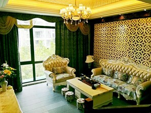 Deluxe-Villa | Wohnbereich | Fernseher