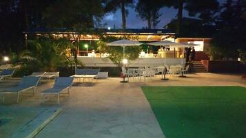 Seasonal outdoor pool