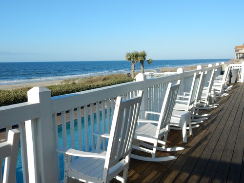 Across The Street From The Beach, Private Beach & Pool Access, Elevator