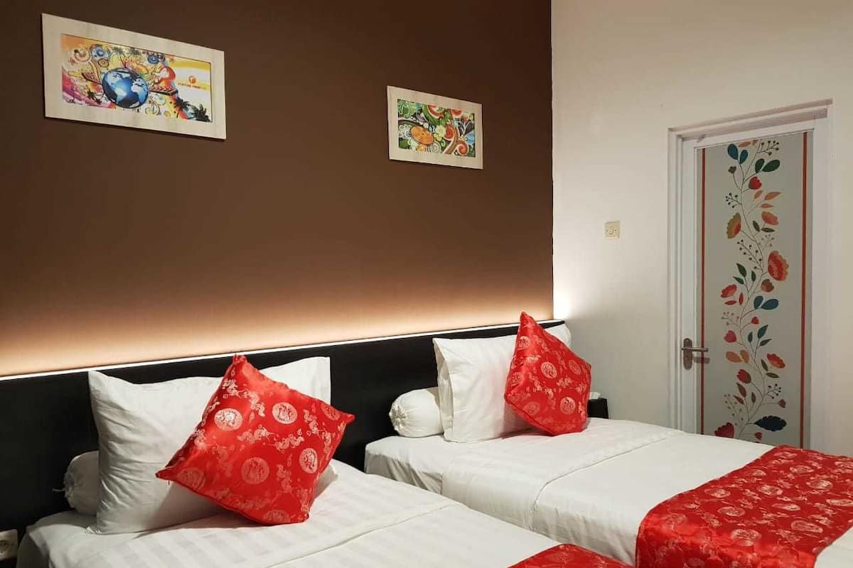 Habitación superior con 2 camas individuales | Escritorio y wifi gratis