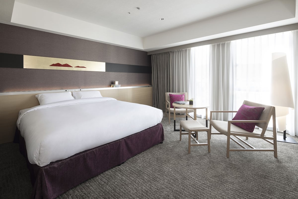 1 bedroom, premium bedding, down duvets, in-room safe