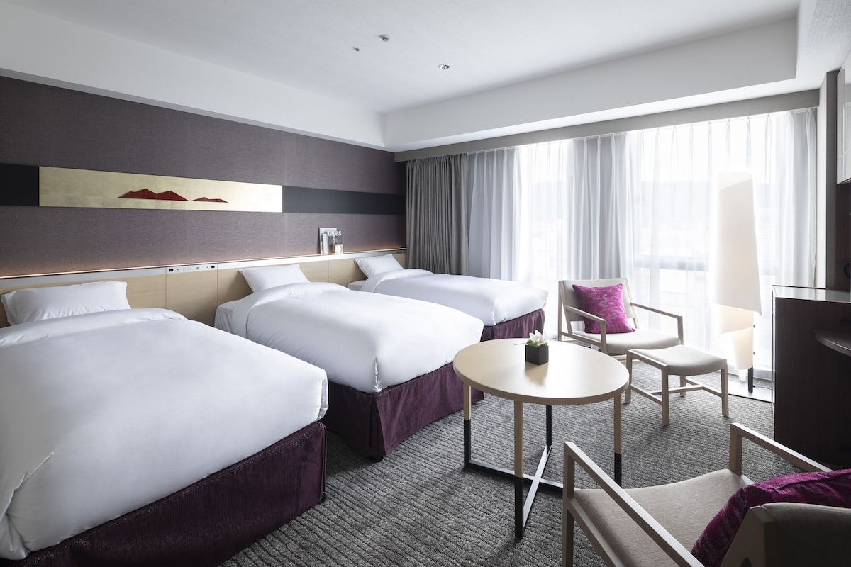 1 bedroom, premium bedding, down duvets, in-room safe