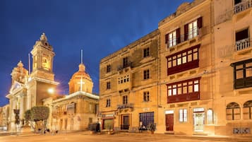Façade de lâhĂ©bergement - soirĂ©e/nuit