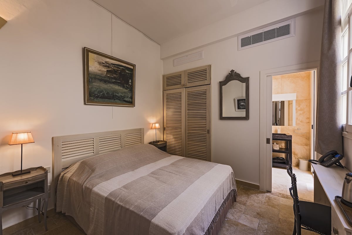 Comfort Double Room | Bathroom | Shower, hair dryer, bathrobes, slippers