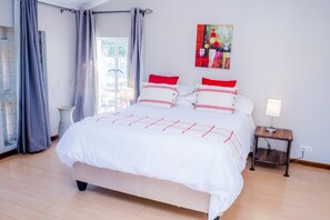 Deluxe House, 4 Bedrooms | 4 bedrooms, premium bedding, in-room safe, desk - 6 Victoria (Harare)